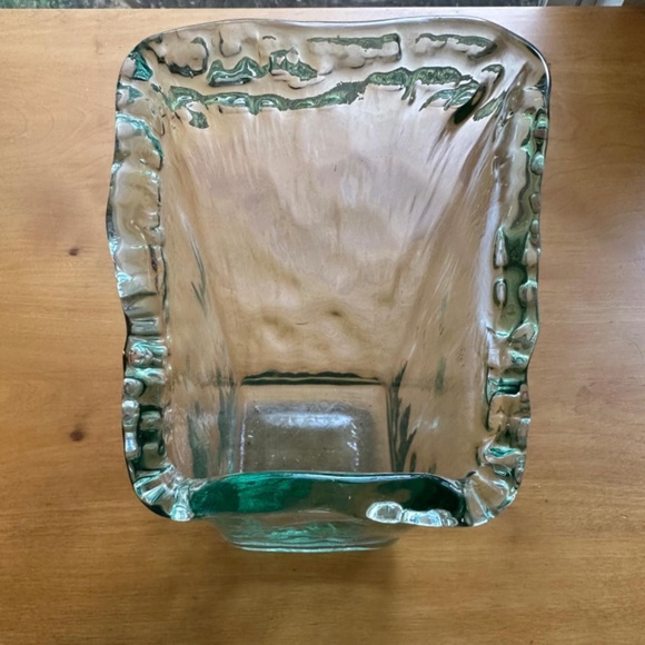 Unusual squared glass flowing water vase or crock - Picture 7 of 7